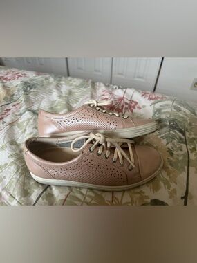 ECCO Women's Soft 7 Trend Tie Perforated Sneakers in rose dust pink leather